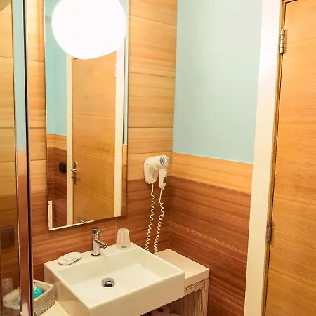 Tabu Hotell 3*